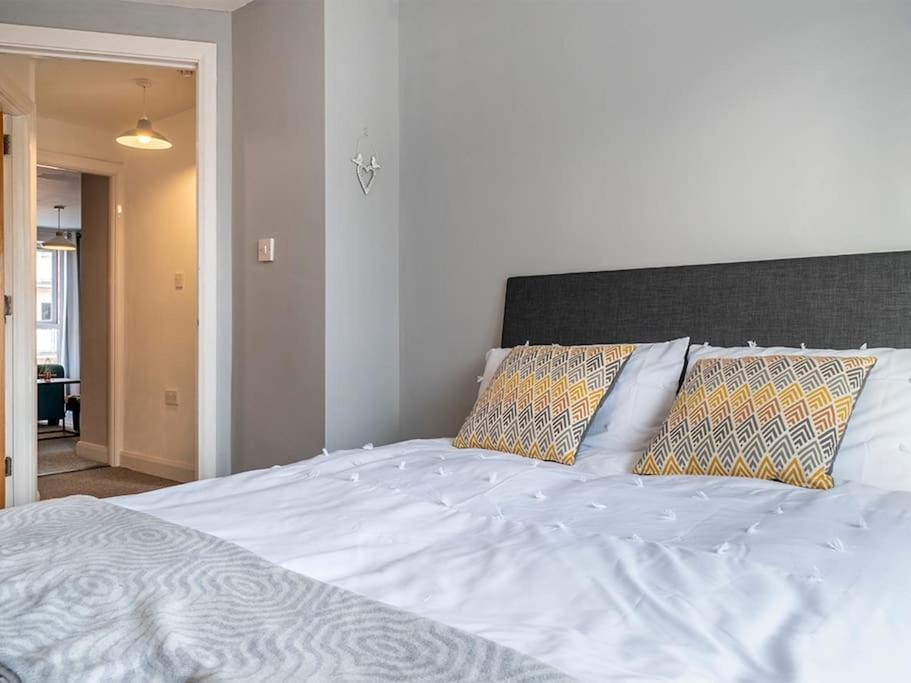 Lovely 2 Bedroom Apt At Ormeau Park W/ Free Parking Belfast Exterior photo