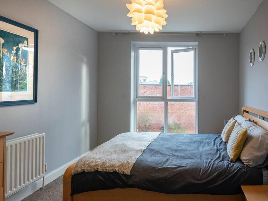 Lovely 2 Bedroom Apt At Ormeau Park W/ Free Parking Belfast Exterior photo